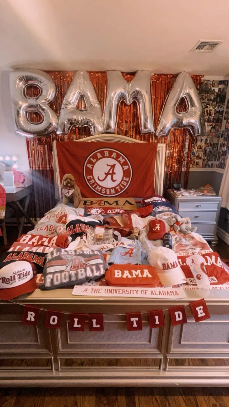 Alabama Crimson Tide bed party decorations