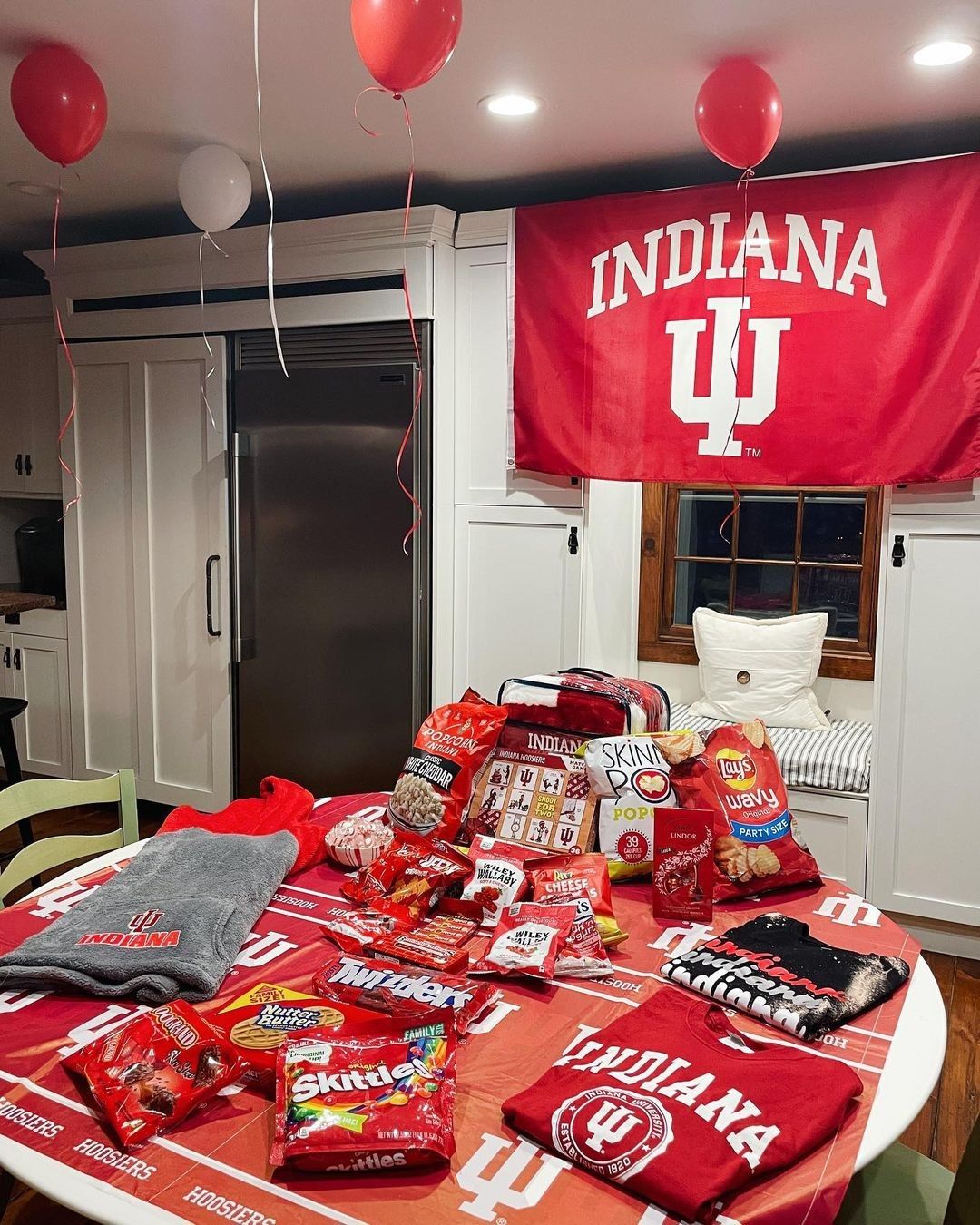 Indiana Hoosiers bed party setup