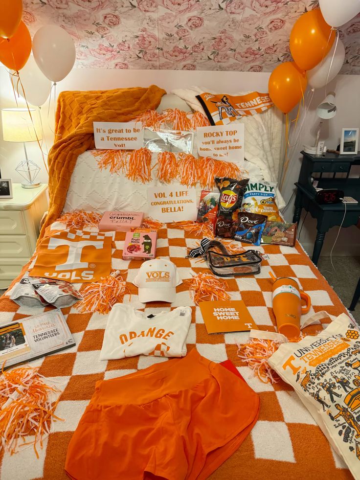 Tennessee Volunteers bed party setup