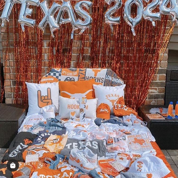 UT bed party with balloons and streamers