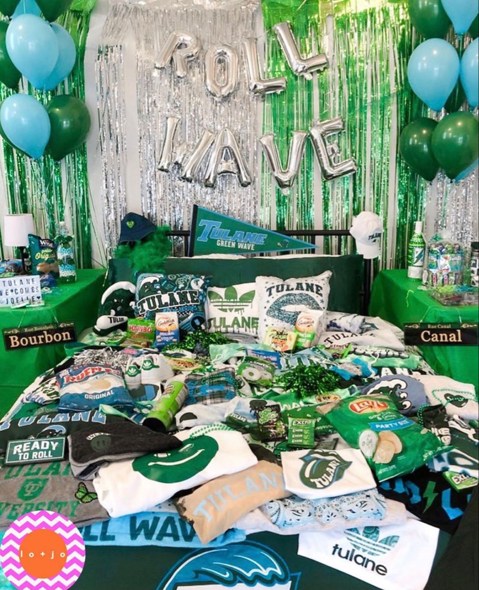 Tulane bed party with green and blue theme