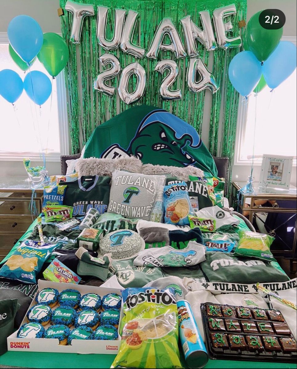 Tulane bed party green and blue decorations